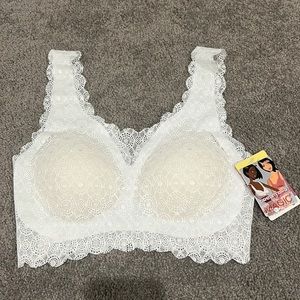 NWT Bralette fully lined removable padding. Size small.